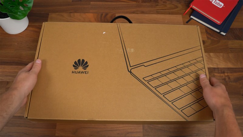 Vỏ hộp carton của Huawei MateBook D16 với thiết kế cực kỳ đơn giản Vỏ hộp carton của Huawei MateBook D16 với thiết kế cực kỳ đơn giản