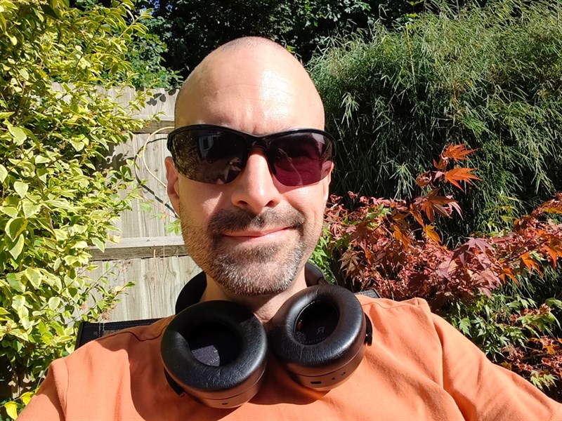 OnePlus 10T mang đến những tấm ảnh chụp selfie sắc nét, màu sắc sống động. Nguồn: Tech Spurt. OnePlus 10T mang đến những tấm ảnh chụp selfie sắc nét, màu sắc sống động. Nguồn: Tech Spurt.