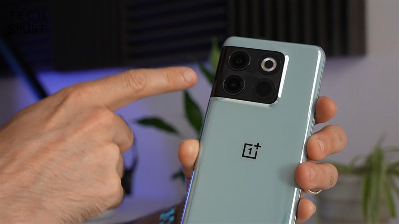 Cụm camera của OnePlus 10T được thiết kế khá độc đáo Cụm camera của OnePlus 10T được thiết kế khá độc đáo