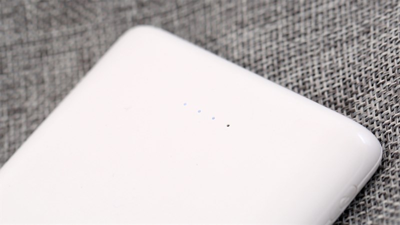 Dải đèn Led giúp dễ dàng theo dõi dung lượng pin còn lại. Dải đèn Led giúp dễ dàng theo dõi dung lượng pin còn lại.