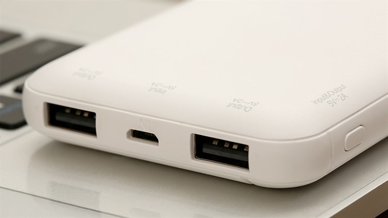 Hai cổng sạc hỗ trợ sạc cùng lúc 2 thiết bị khác nhau. Hai cổng sạc hỗ trợ sạc cùng lúc 2 thiết bị khác nhau.