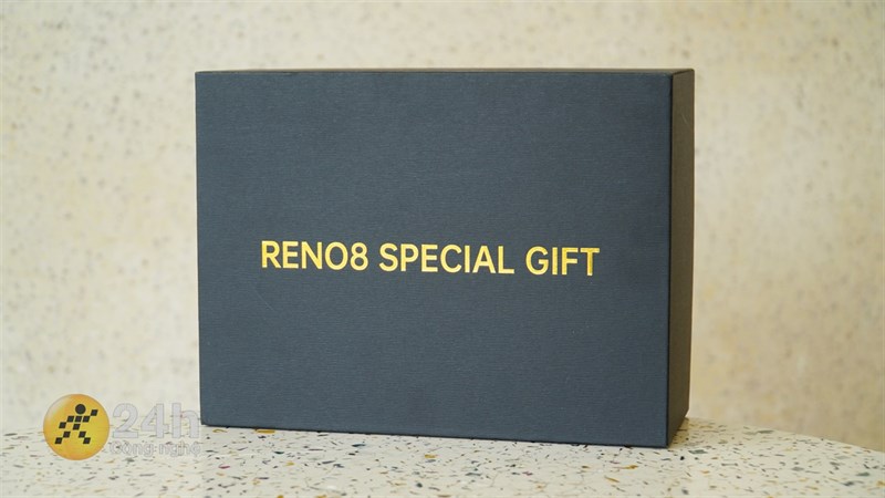 Trên tay bộ quà tặng OPPO Reno8 series