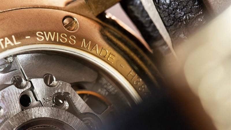 Đồng hồ Thụy Sỹ luôn có chất lượng cực tốt, nhờ bộ máy bên trong được làm thủ công