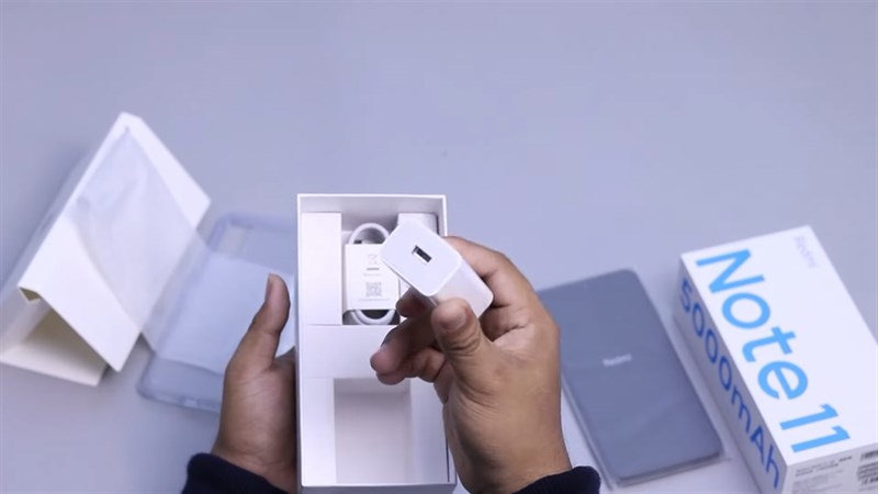 Trên tay Redmi Note 11 SE 5G: Thiết kế độc đáo, hiệu năng tốt, pin khá Trên tay Redmi Note 11 SE 5G: Thiết kế độc đáo, hiệu năng tốt, pin khá