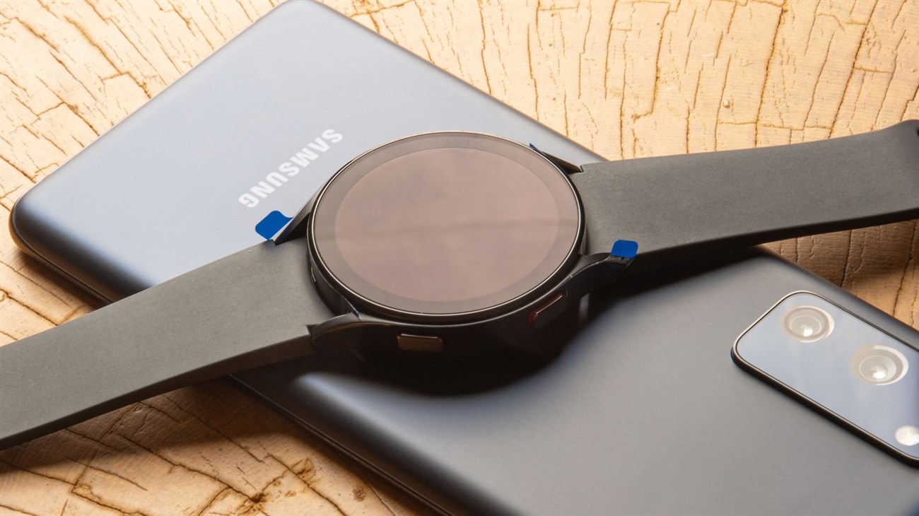 Có nên mua Galaxy Watch 5? Lý do nên mua ngay smartwatch mới nhất từ nhà Samsung > Dễ dàng kết nối với các thiết bị khác một cách nhanh chóng