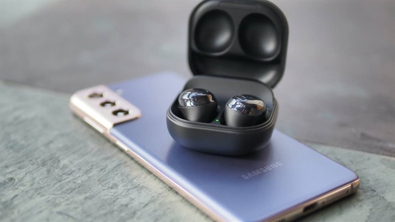Galaxy Buds 2 Pro có thiết kế nhỏ gọn, tương tự như Galaxy Buds Pro về màu sắc