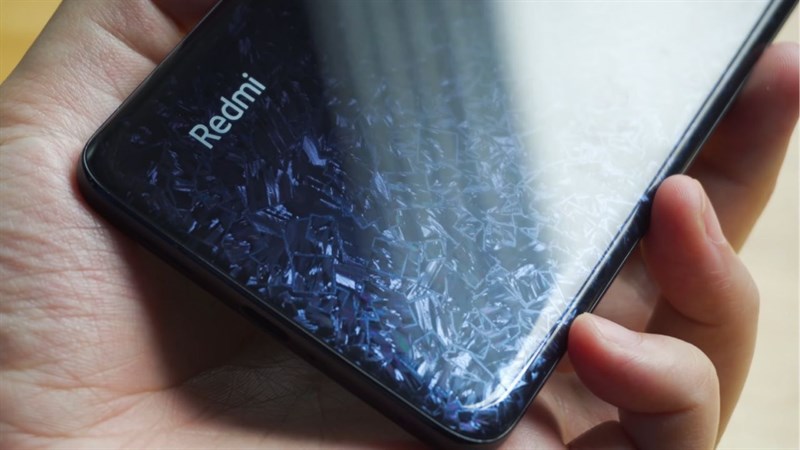Cận cảnh mặt lưng dạng tinh thể của Redmi K50 Pro. Cận cảnh mặt lưng dạng tinh thể của Redmi K50 Pro.