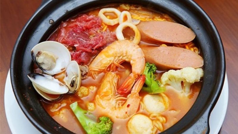 Mì cay hải sản