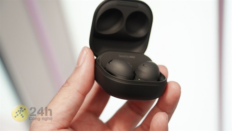 Galaxy Buds2 Pro có thể hoạt động 5 giờ liên tục với chống ồn ANC, có thể kéo dài 21 giờ với hộp sạc