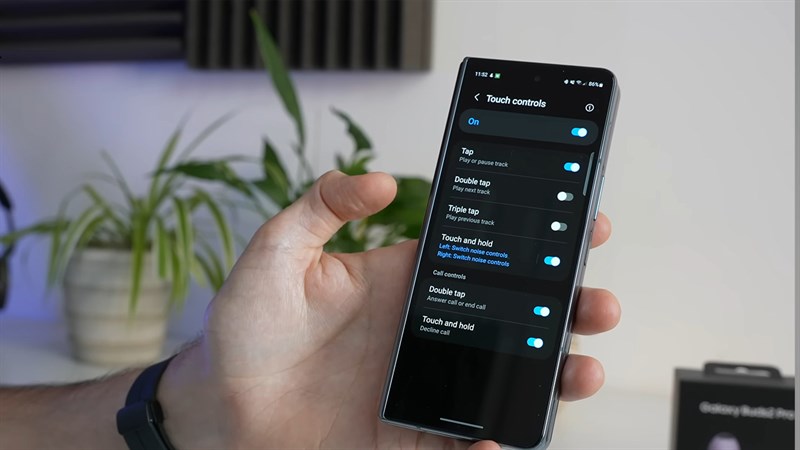 Galaxy Buds2 Pro sẽ tự động kết nối lại với điện thoại Galaxy trong trường hợp có cuộc gọi đến. Nguồn: Tech Spurt.