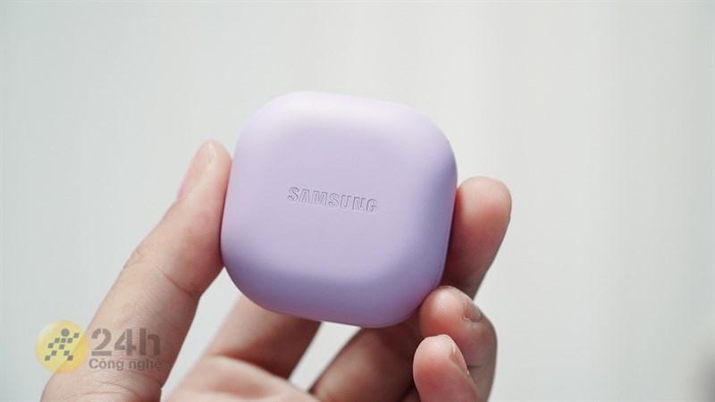 Ngoại hình của Galaxy Buds2 Pro khá tối giản nhưng vẫn mang dấu ấn riêng.