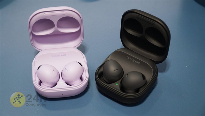 Hai phiên bản màu Tím và Đen của Galaxy Buds2 Pro.