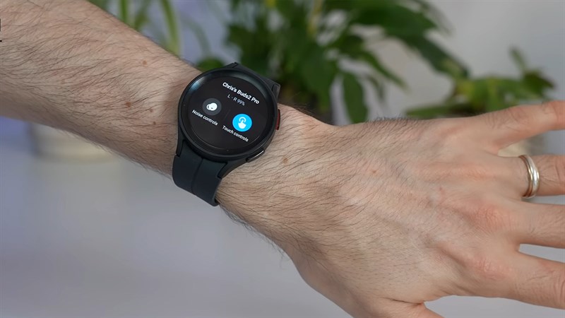 Galaxy Buds2 Pro có thể kết nối với Galaxy Watch một cách dễ dàng. Nguồn: Tech Spurt.