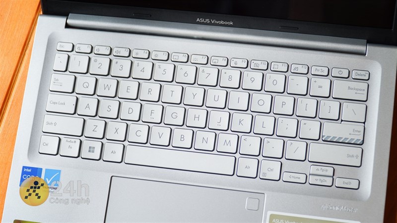 Bàn phím với layout được bố trí hợp lý của Vivobook 14X OLED.