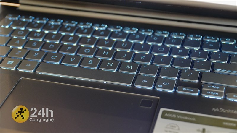 Tất nhiên là bàn phím của Vivobook 14X OLED có hỗ trợ đèn nền đơn sắc nữa.