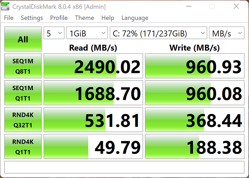 Tốc độ đọc/ghi của ổ cứng SSD bên trong Vivobook 14X OLED.