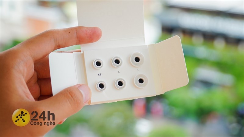 Bên cạnh đó còn có các nút cao su phù hợp cho mọi kích cỡ tai của người dùng