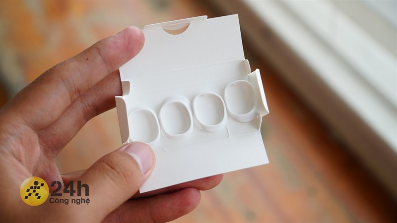 Cuối cùng là các khoen tăng cường độ bám để thay thế cho Sennheiser Momentum True Wireless 3