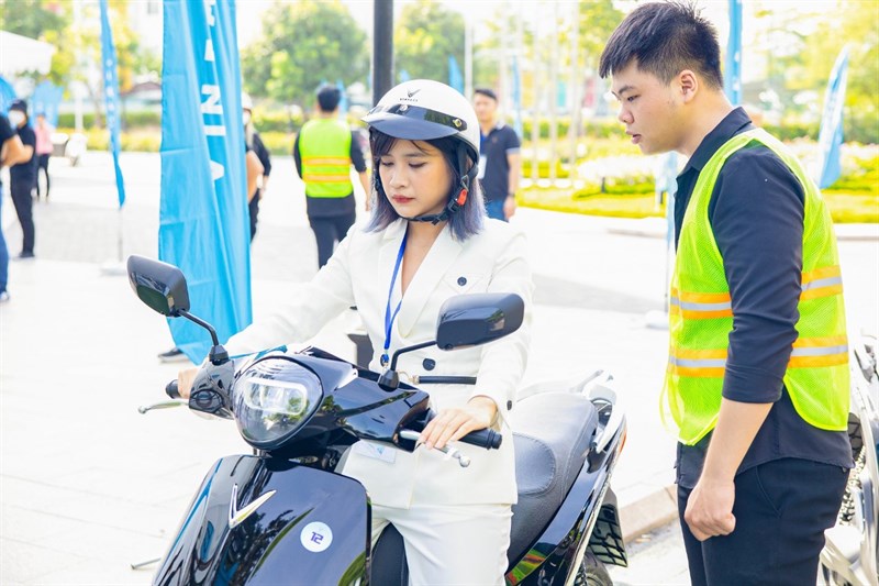 Có gì trên xe máy điện VinFast lần đầu tiên được cập nhật phần mềm?