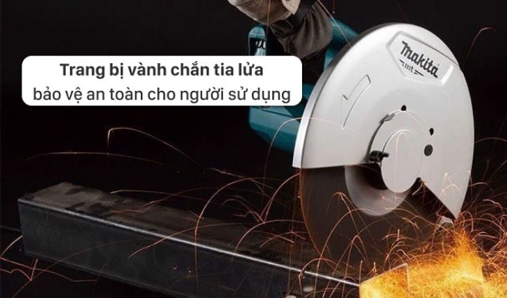 Máy cắt sắt Makita M2401B 2000W trang bị vành chắn tia lửa giúp bảo vệ an toàn cho người dùng.