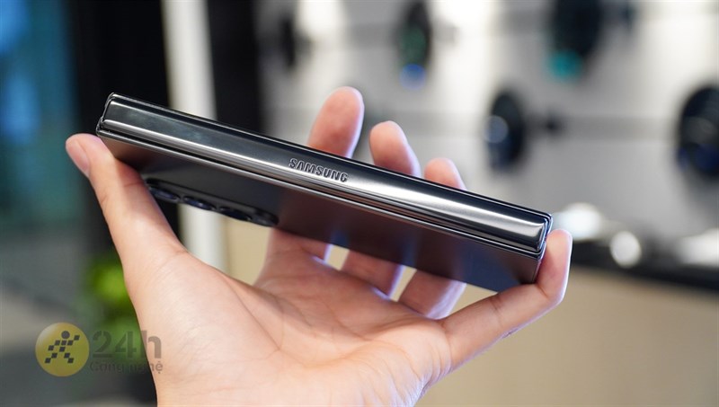 Trên tay Galaxy Z Fold4