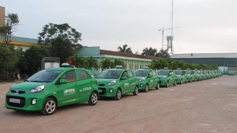 Di chuyển bằng taxi