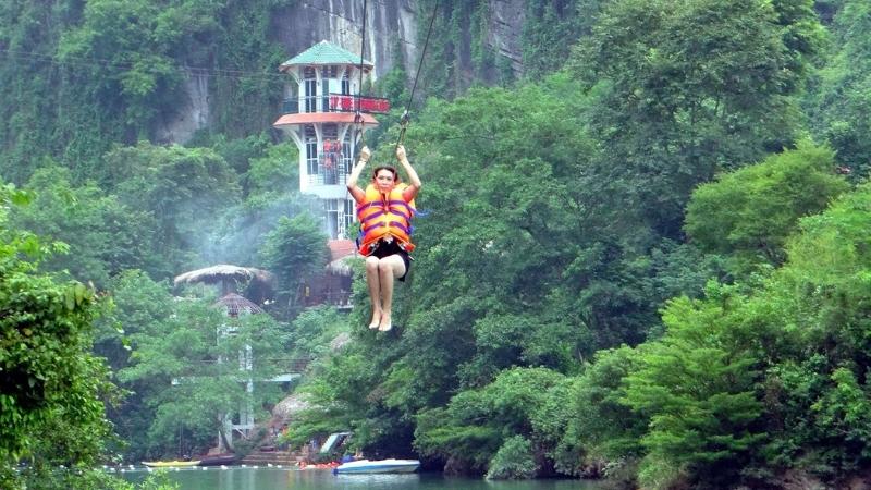 Đu dây zipline mạo hiểm