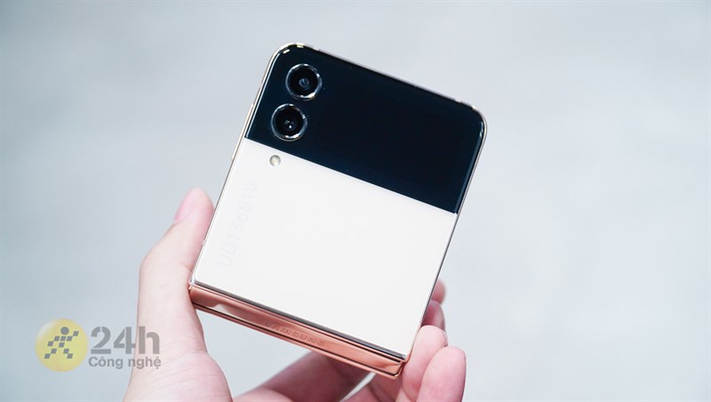 Cụm camera phía sau Galaxy Z Flip4