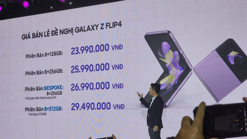 Galaxy Z Flip4 có giá khởi điểm từ 23.99 triệu đồng tại thị trường Việt Nam.