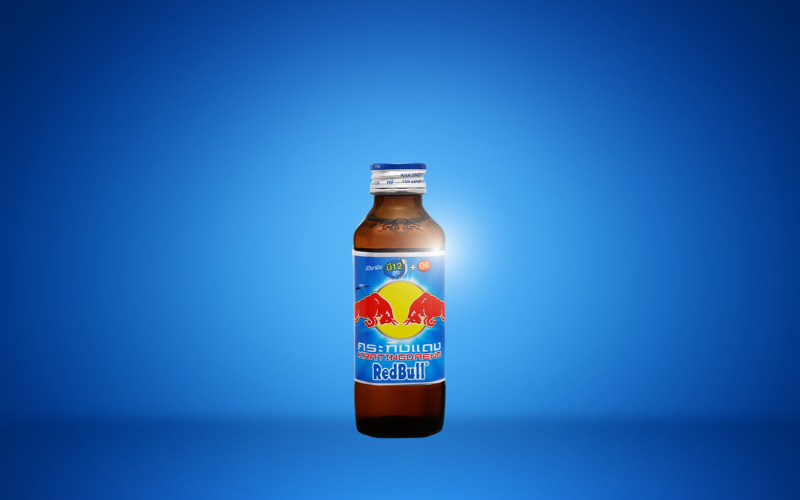 Red Bull dạng chai thủy tinh xanh