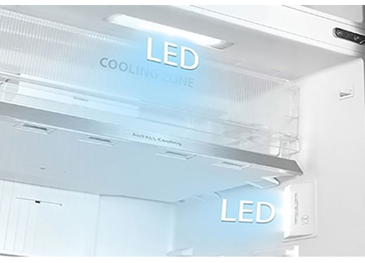 Lý do nên mua tủ lạnh Side by side Casper tiết kiệm điện 2022 > Đèn LED chiếu sáng cả ngăn đông và ngăn lạnh