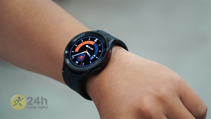Màn hình của Galaxy Watch5 Pro được đặt lõm xuống hạn chế trầy xước Màn hình của Galaxy Watch5 Pro được đặt lõm xuống hạn chế trầy xước
