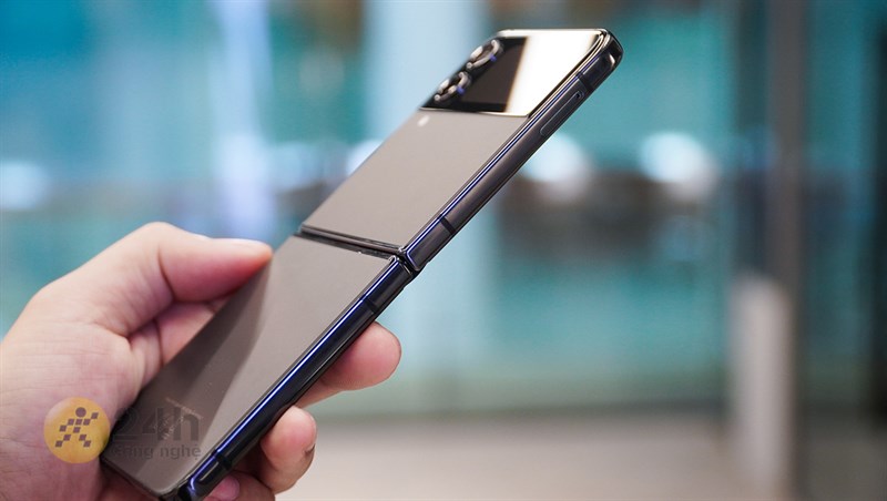 Galaxy Z Flip4 màu đen