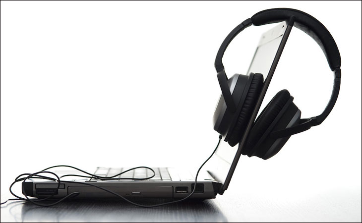 Nên chọn mua tai nghe laptop của những thương hiệu nổi tiếng
