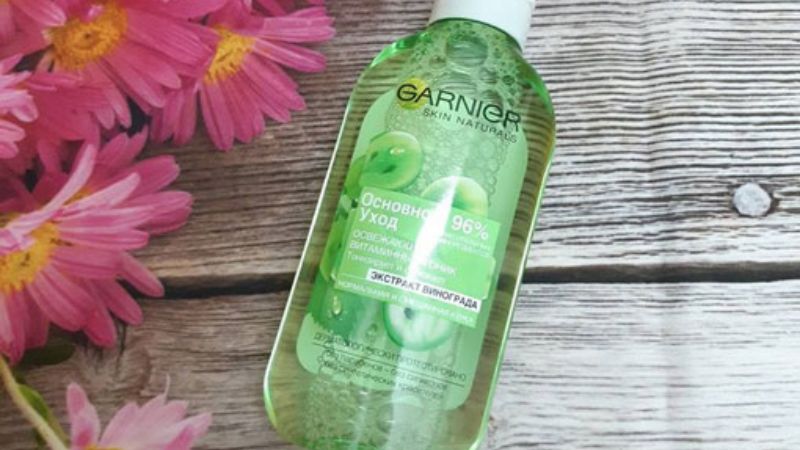 Toner Garnier màu xanh lá – dành cho da thường và da hỗn hợp