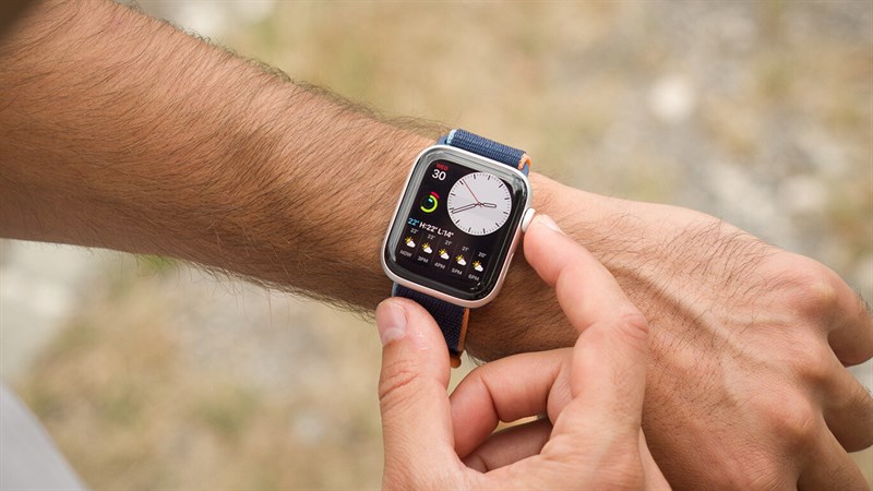 Apple Watch SE 2 sẽ được trang bị tính năng màn hình luôn bật để người dùng có thể xem nội dung nhanh chóng, dễ dàng