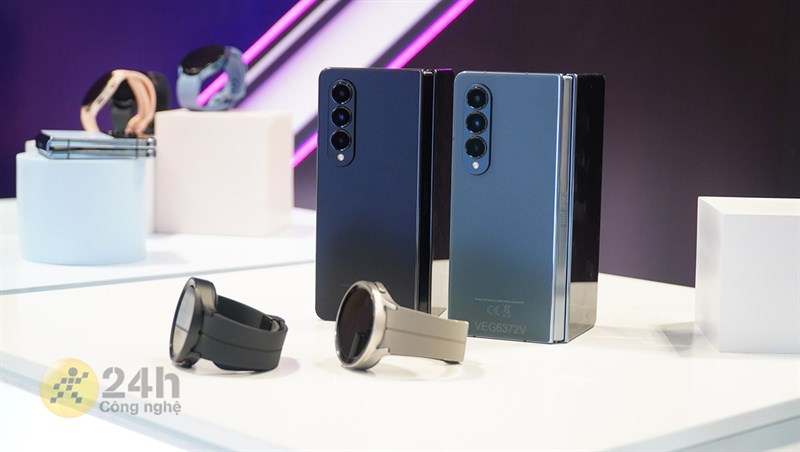 Samsung Galaxy Z Fold4 Samsung Galaxy Z Fold4