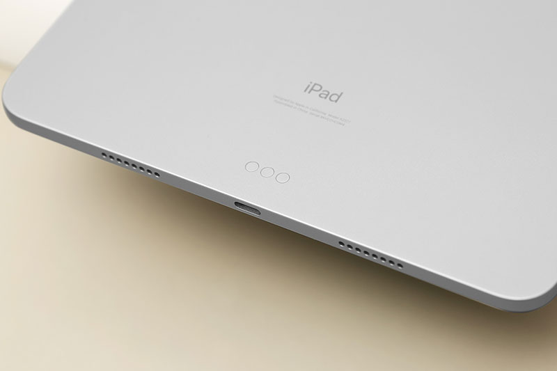 Vỏ ngoài của iPad Pro M1 11 inch 2021 được hoàn thiện từ chất liệu nhôm cứng cáp.