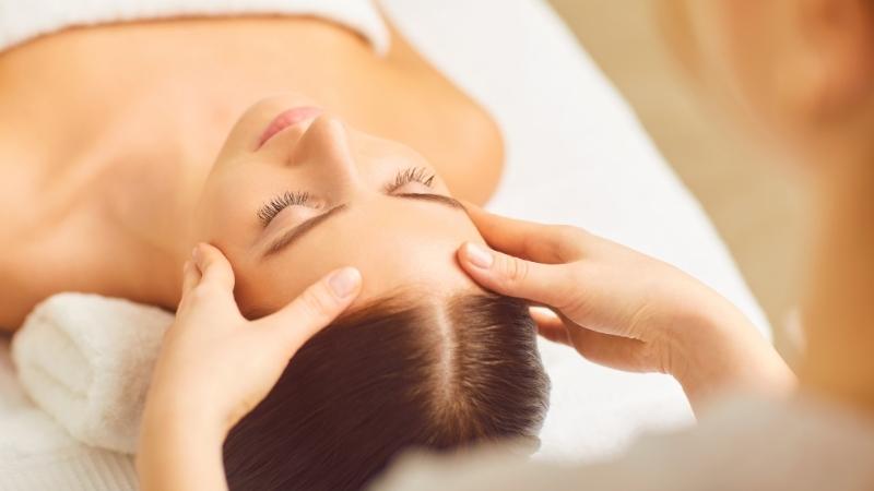 Thêm dầu bạc hà vào dầu massage