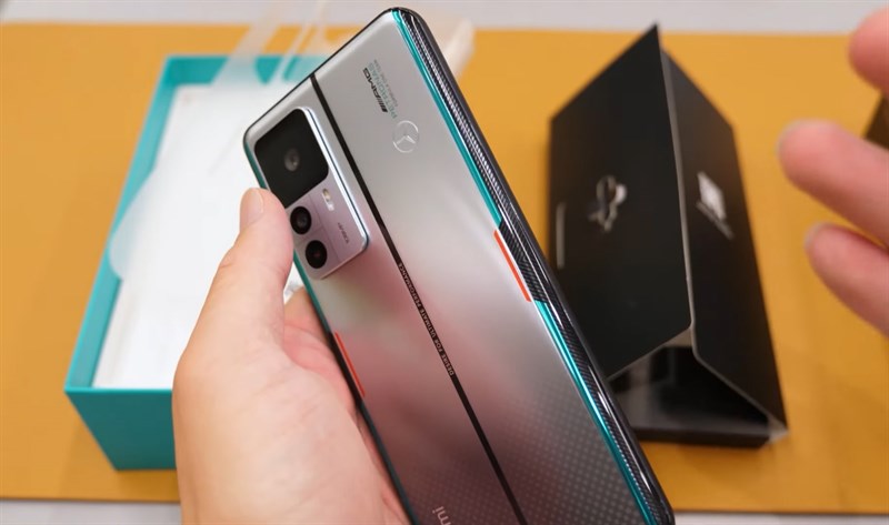 Trên tay Redmi K50 Extreme Edition: Dùng Snap 8+ Gen 1, giá phải chăng