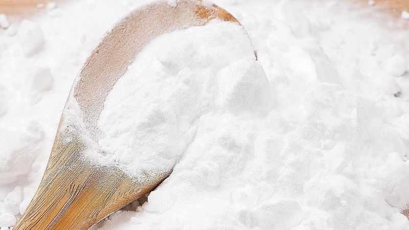 Làm sạch nồi cháy khét bằng baking soda