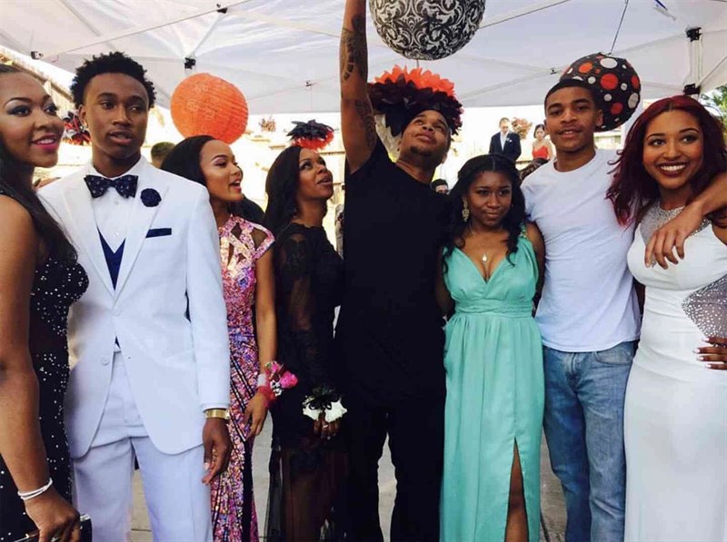 Chọn bạn mà chơi: Tuổi thơ có bạn nhà giàu, cơ hội kiếm nhiều tiền hơn