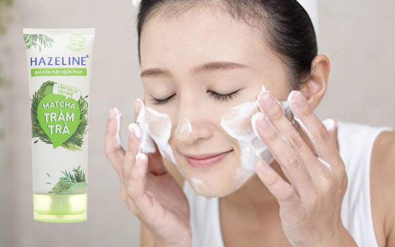 Dòng sữa rửa mặt Hazeline matcha tràm trà có thiết kế dạng tuýp có nắp dễ sử dụng