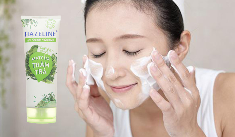 Mách bạn tips rửa mặt ngừa mụn cực hiệu quả với Hazeline matcha tràm trà