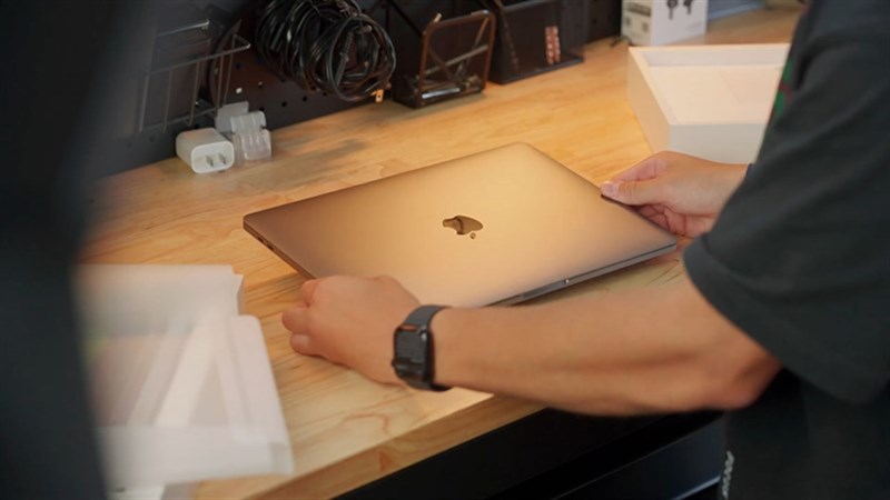 Có nên mua Macbook M2 máy tính thiết kế đẹp, vừa ra mắt của Apple không ?