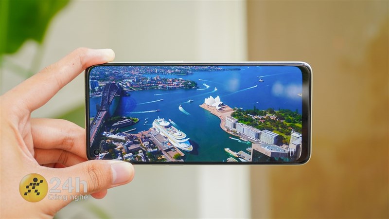 OPPO Reno8 sở hữu màn hình AMOLED kích thước 6.4 inch.