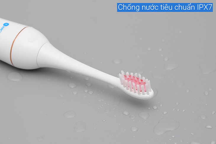 Chọn bàn chải có khả năng chống nước đạt chuẩn IPX7 hoặc IPX6