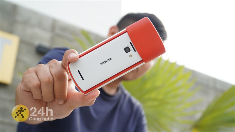 Trên tay Nokia 5710 XpressAudio: Giá chỉ 2.1 triệu, thiết kế độc đáo Trên tay Nokia 5710 XpressAudio: Giá chỉ 2.1 triệu, thiết kế độc đáo