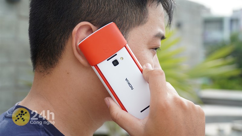 Trên tay Nokia 5710 XpressAudio: Giá chỉ 2.1 triệu, thiết kế độc đáo