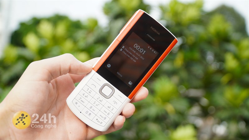 Trên tay Nokia 5710 XpressAudio: Giá chỉ 2.1 triệu, thiết kế độc đáo Trên tay Nokia 5710 XpressAudio: Giá chỉ 2.1 triệu, thiết kế độc đáo